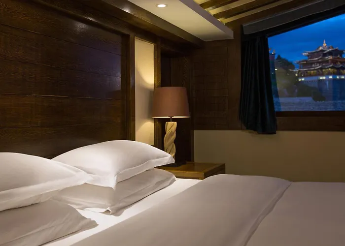 Shangri-La Moon Tibetan Boutique Hotel
